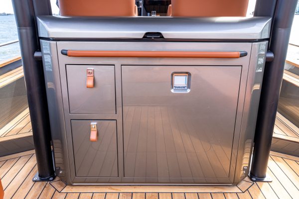 Stradivari 43 bbq